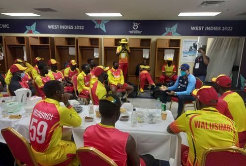 VVS Laxman interacting with Uganda U-19 players. Pic: @CricketUganda/ Twitter