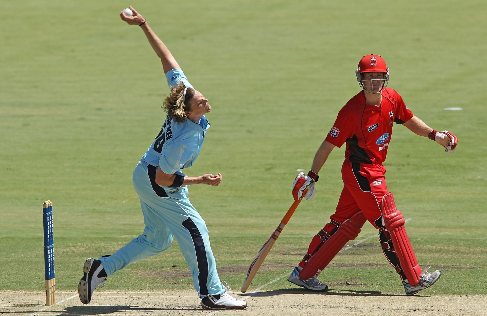 Nathan Bracken in action for New South Wales Blues