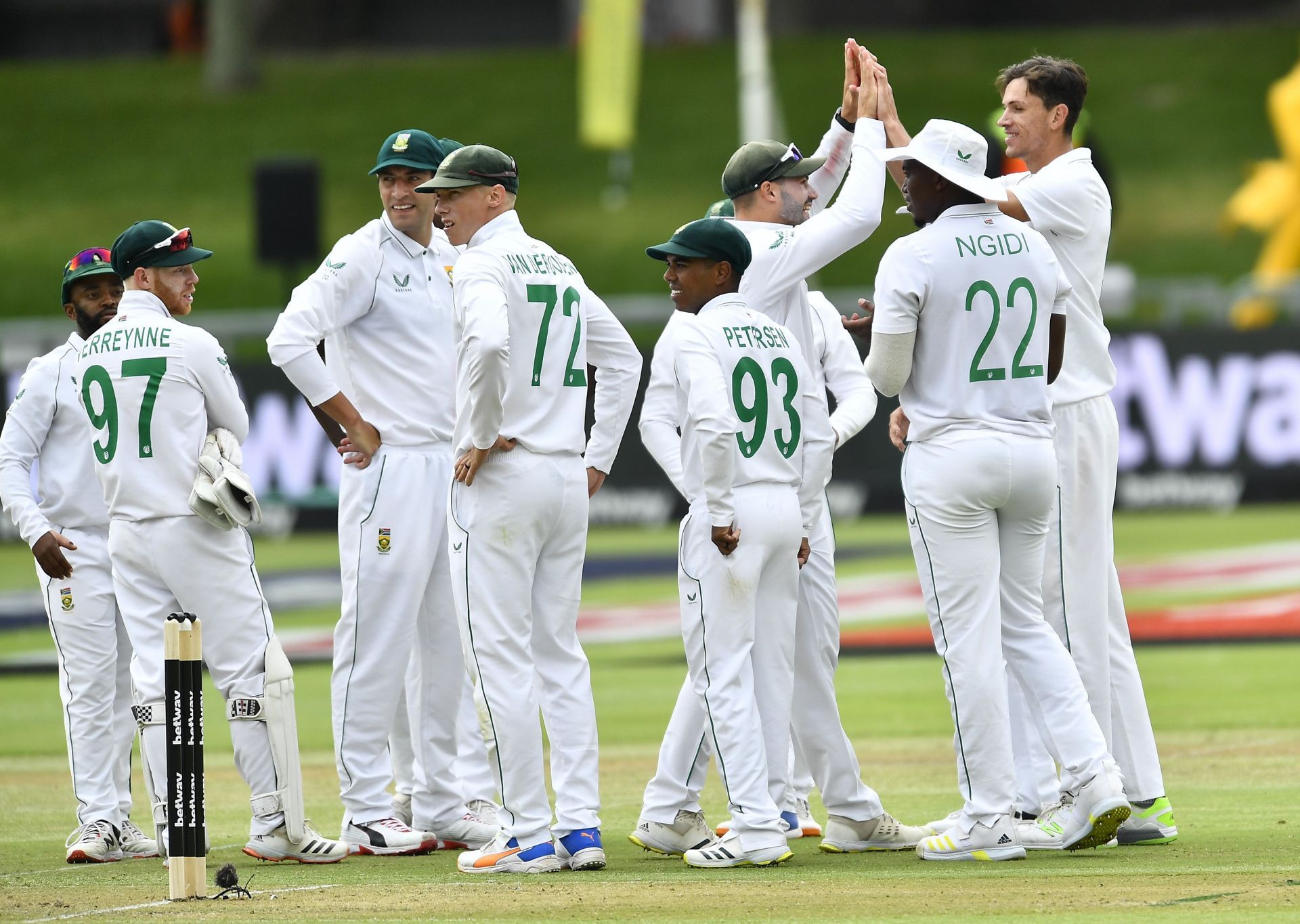 South Africa celebrate wicket of Pant