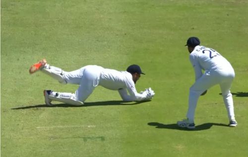 Rishabh Pant took a brilliant catch off the bowling of Mohammed Shami.