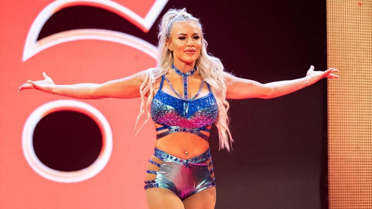 Dana Brooke signed with WWE in 2013