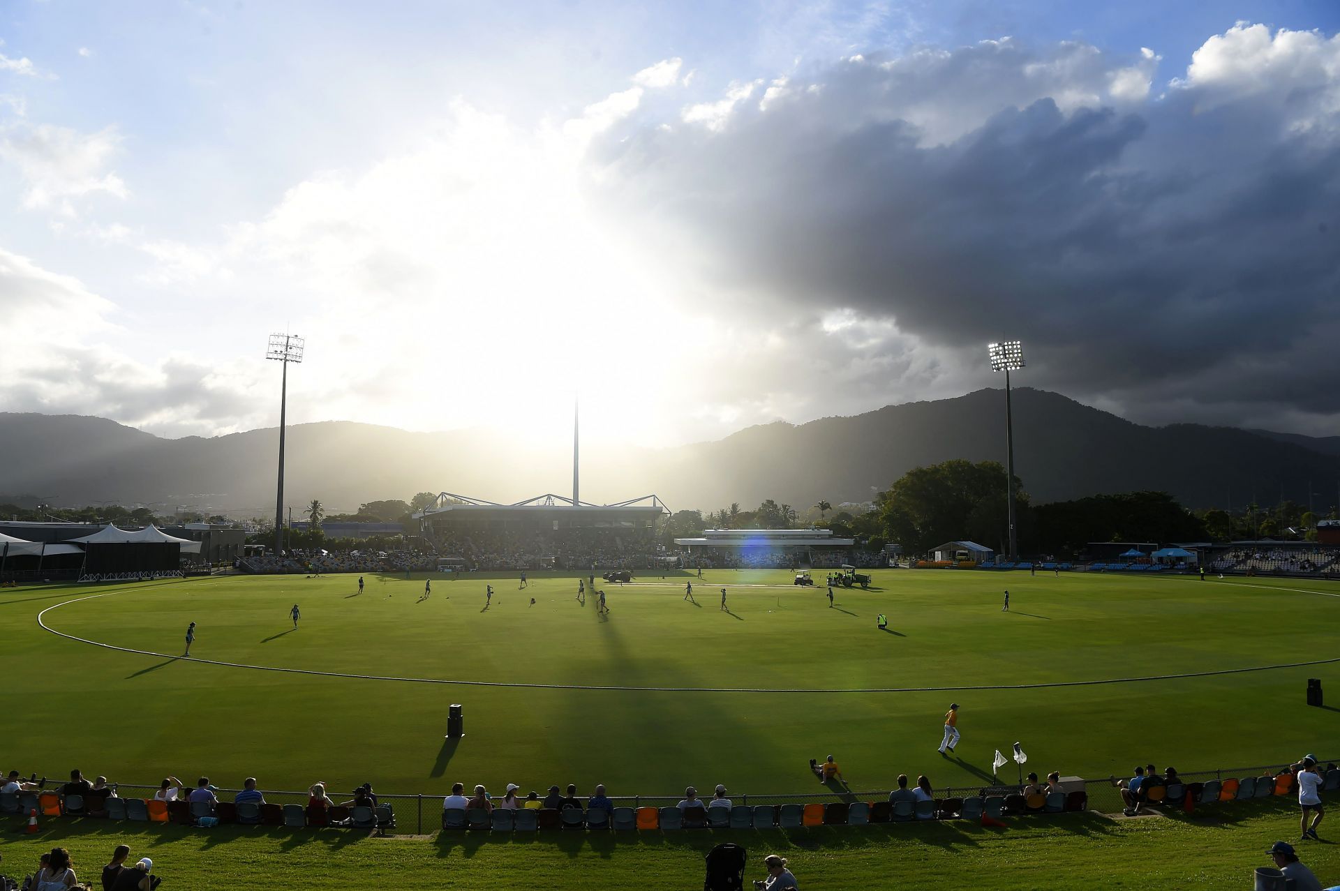 WBBL - Heat v Thunder, Cazaly&#039;s Stadium Cairns