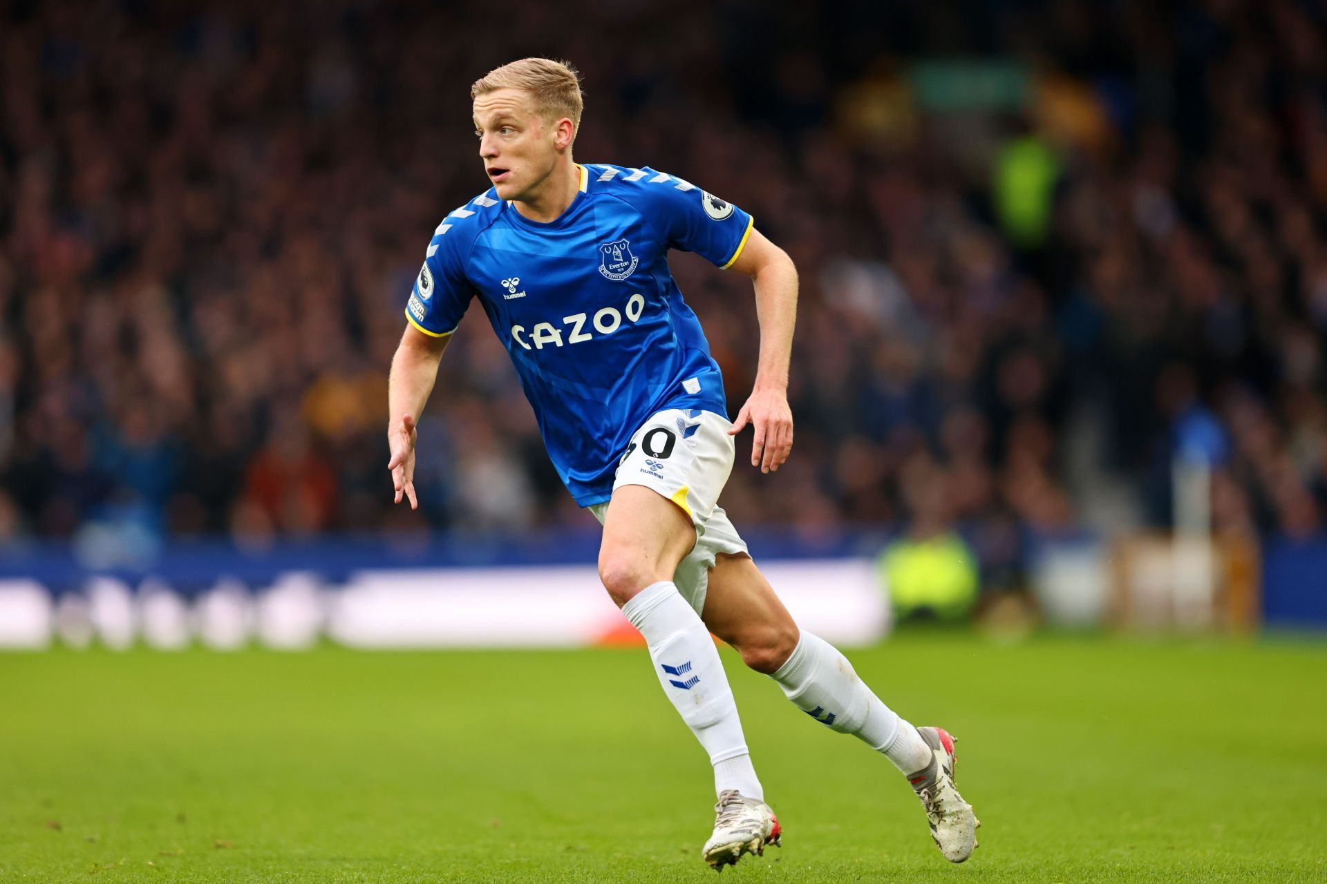 Donny van de Beek wants to stay at Everton.