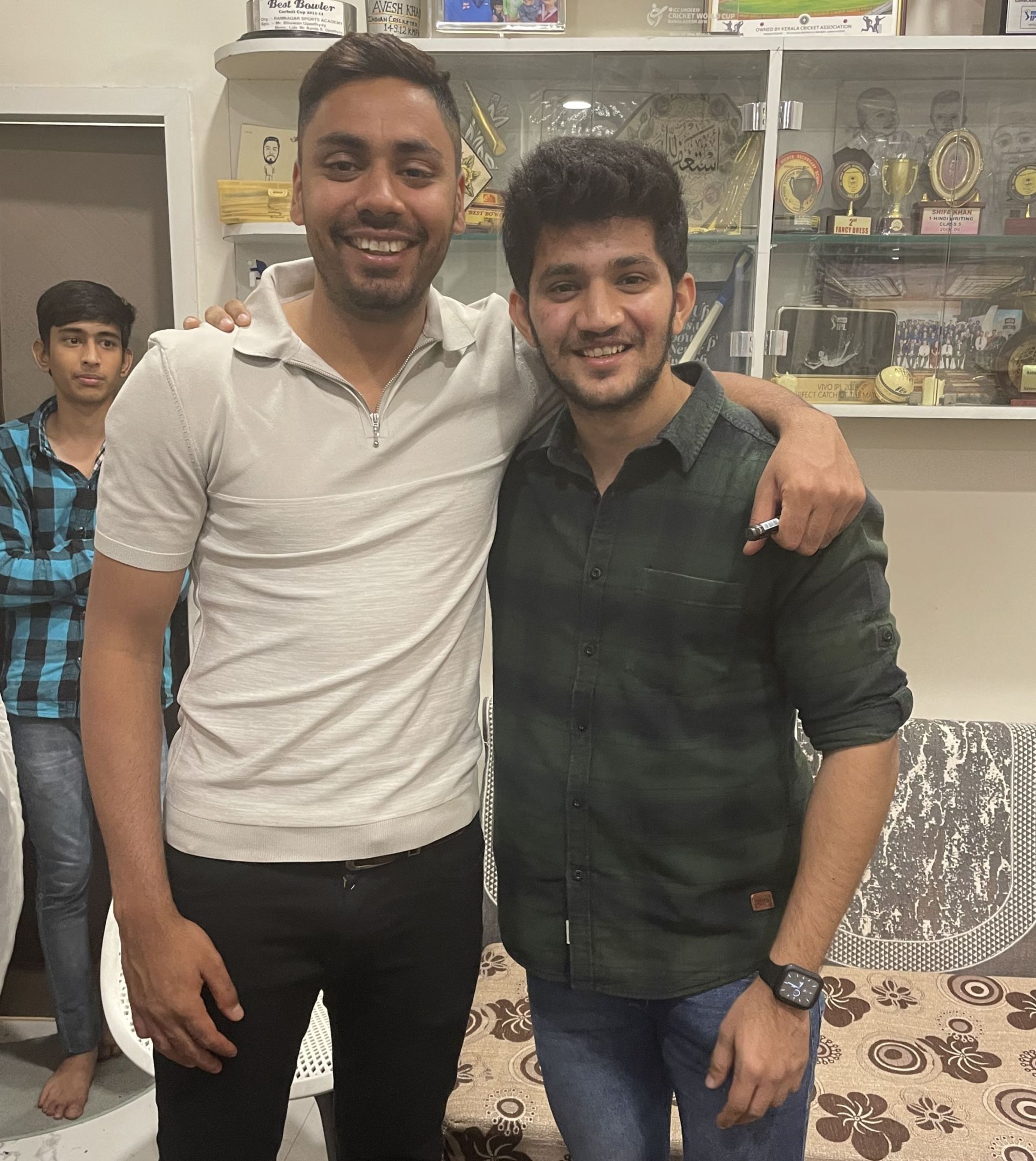 Avesh Khan (L) with Suraj Thakuria (R) at the former&#039;s Indore residence [Credits: Suraj]