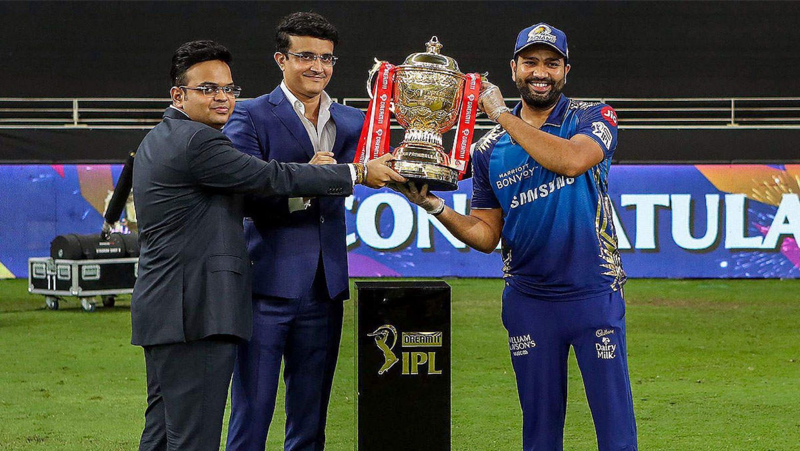 Sourav Ganguly and Jay Shah present the IPL 2020 trophy to Rohit Sharma. (PC: BCCI)