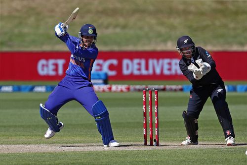 Smriti Mandhana in action in New Zealand v India - 5th ODI