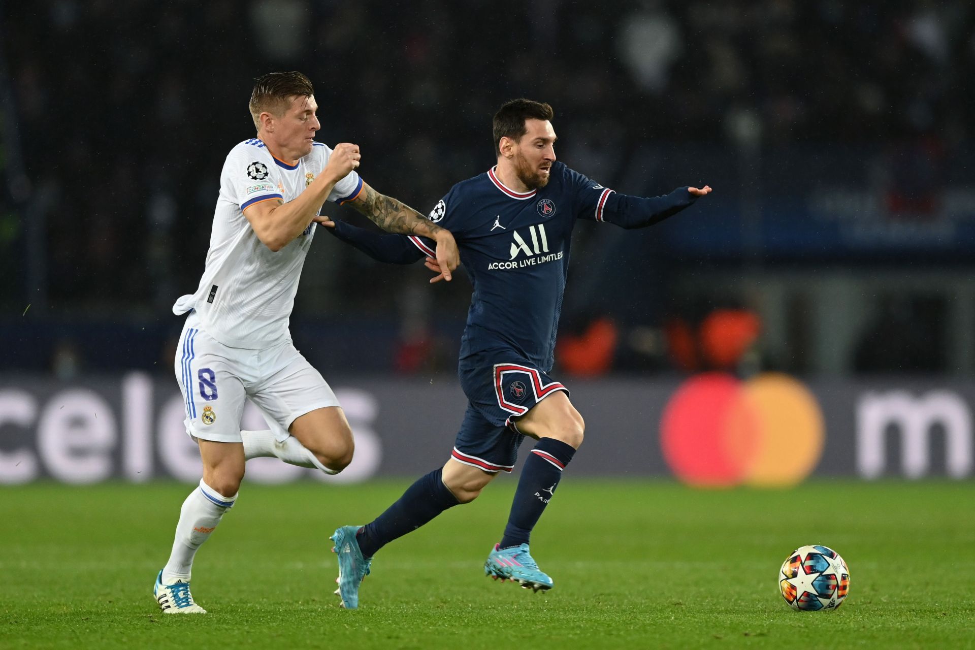 Paris Saint-Germain v Real Madrid: Round Of Sixteen Leg One - UEFA Champions League