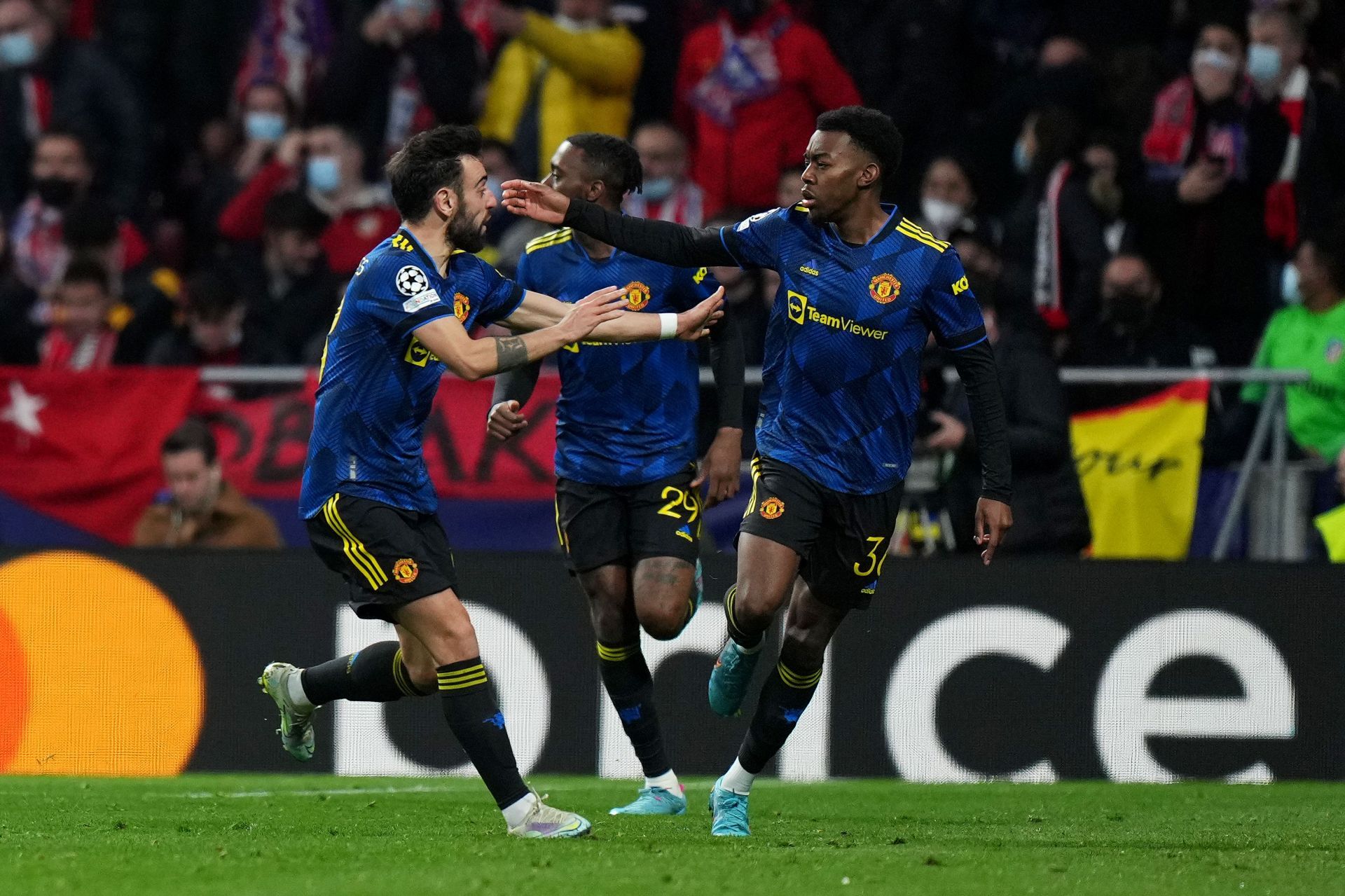 Atletico Madrid v Manchester United: Round Of Sixteen Leg One - UEFA Champions League