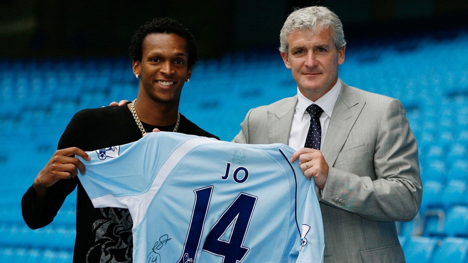 Mark Hughes presents Man City jersey to Jo