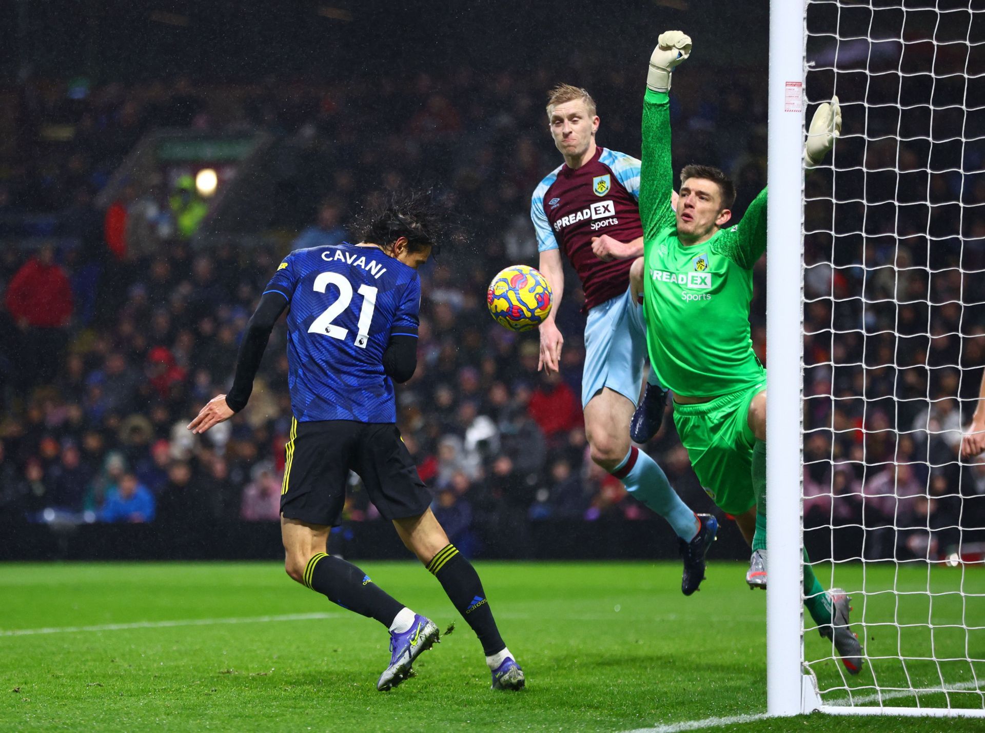 Edinson Cavani in action for Manchester United