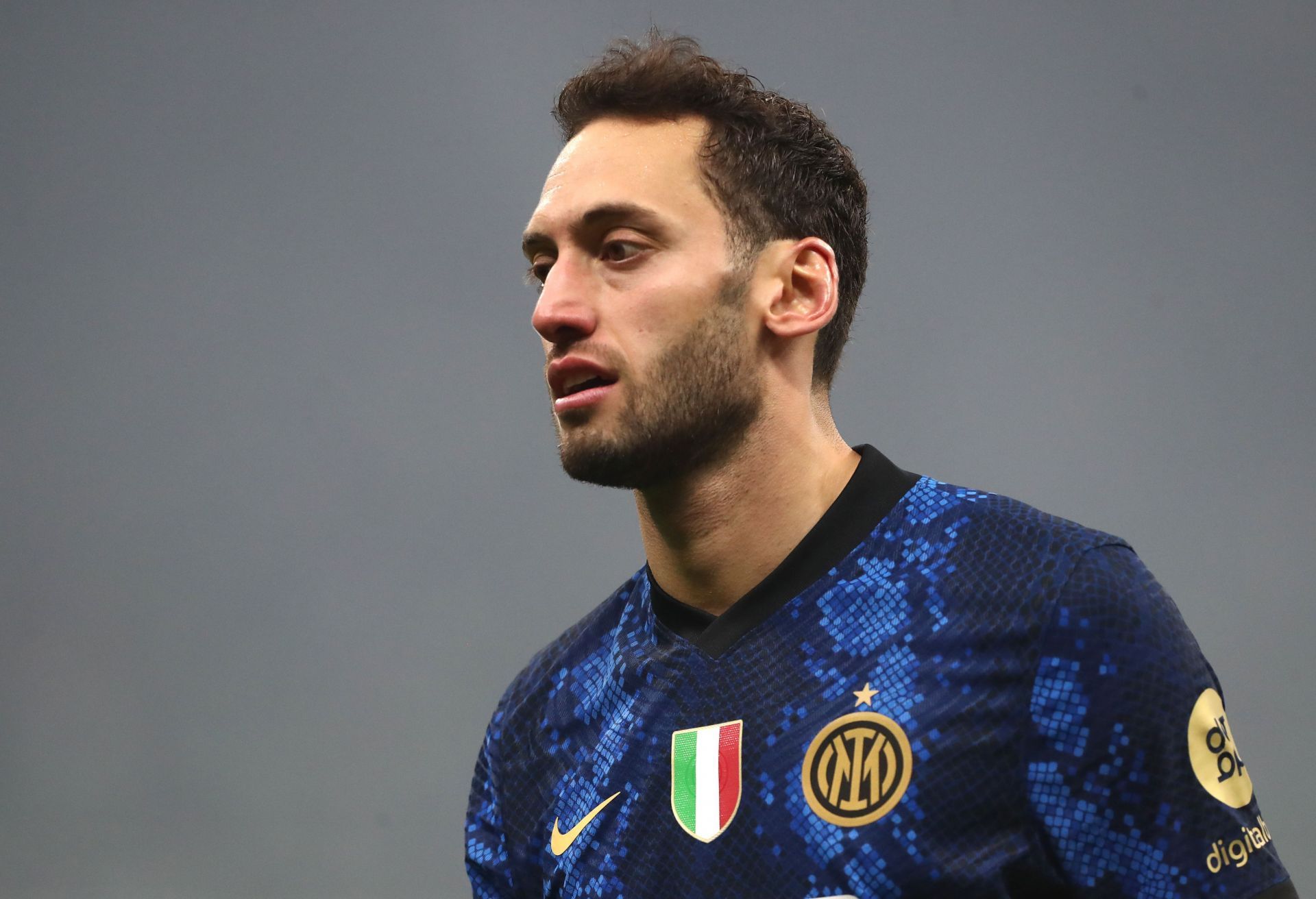 Hakan Calhanoglu is being eyed as a replacement for Paul Pogba.