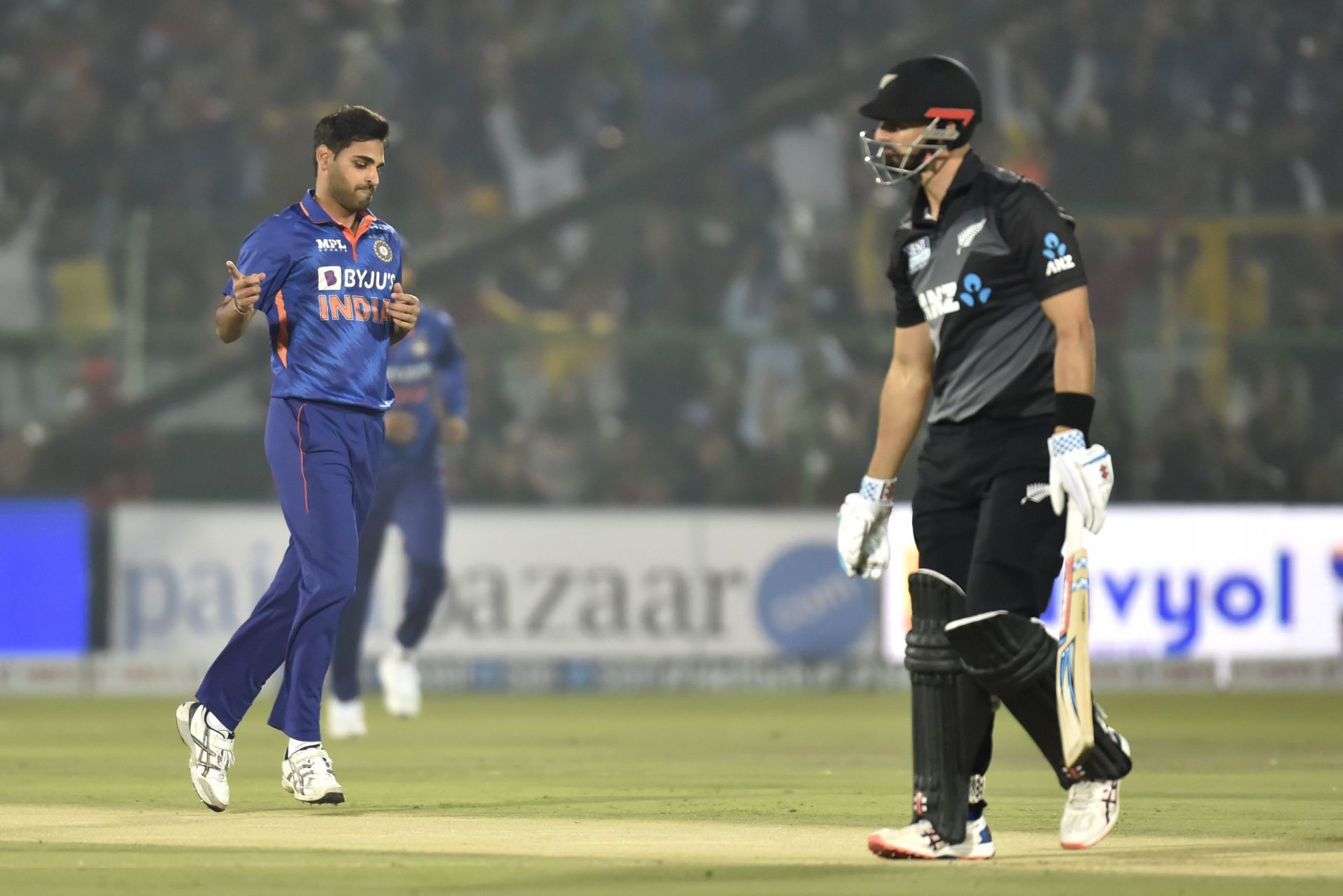 Bhuvneshwar (L) has not been in great form lately