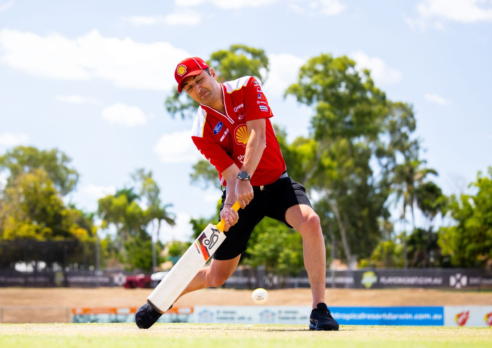 Shell V-Power Supercars Drivers Play Cricket In NT