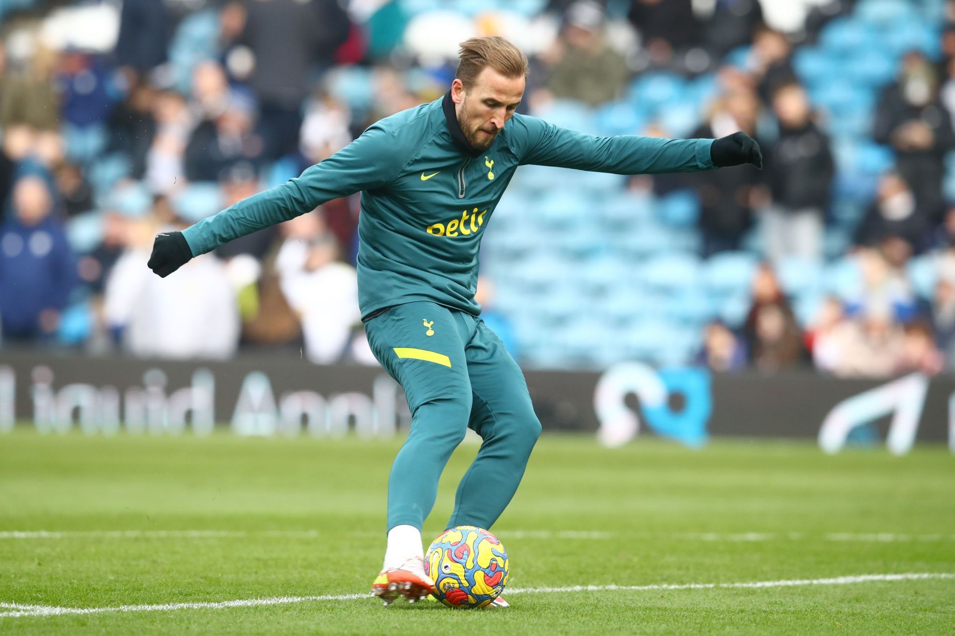 Harry kane in warm up at Leeds United - Premier League