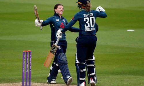 England lead South Africa 5-1 in the women's ODI cricket WC.