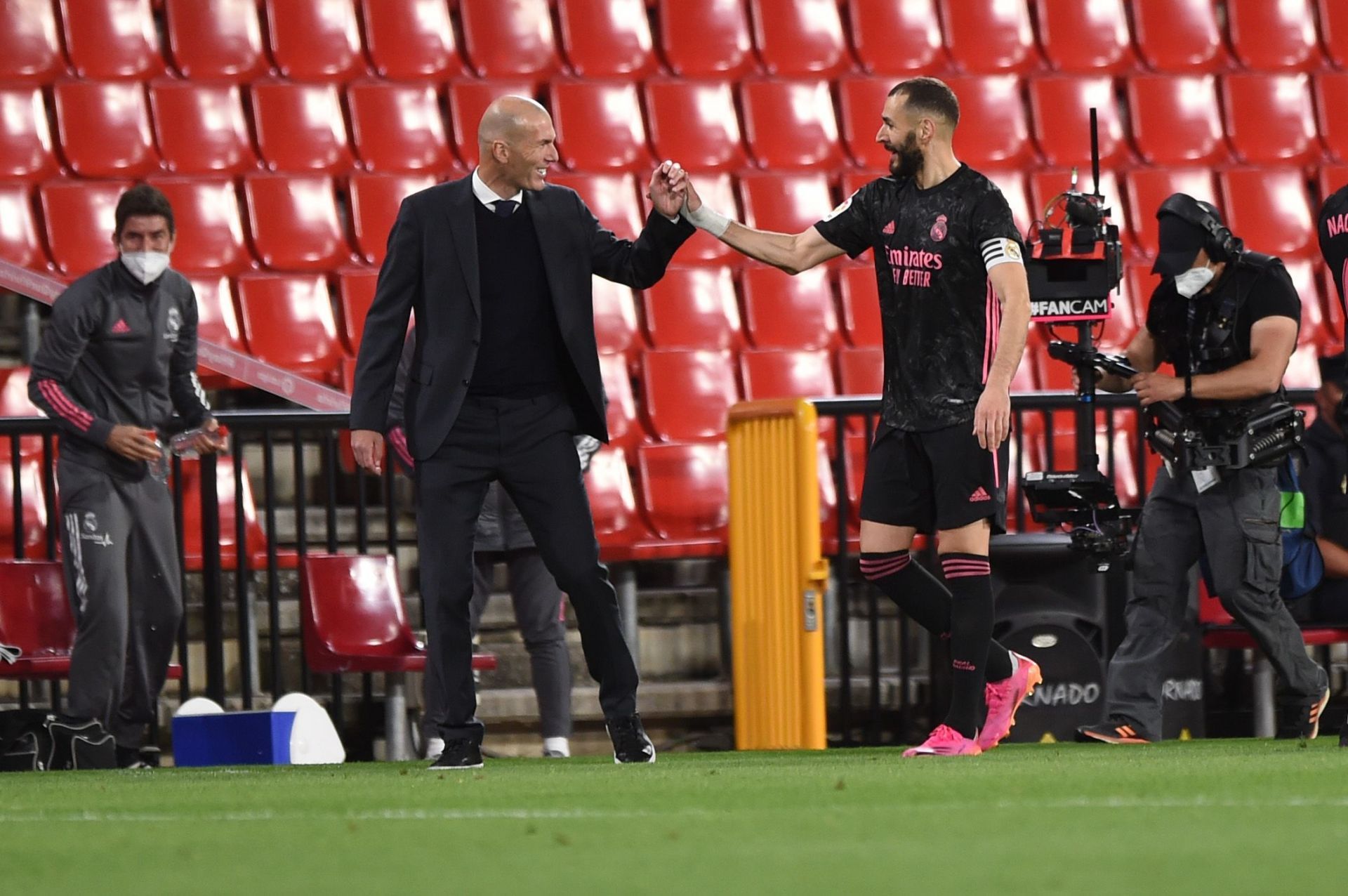 Zinedine Zidane (left) reacts during a La Liga match.