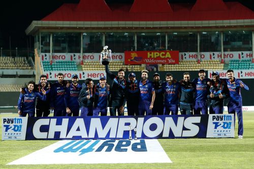 Team India pose with the winner’s trophy after whitewashing Sri Lanka. Pic: BCCI