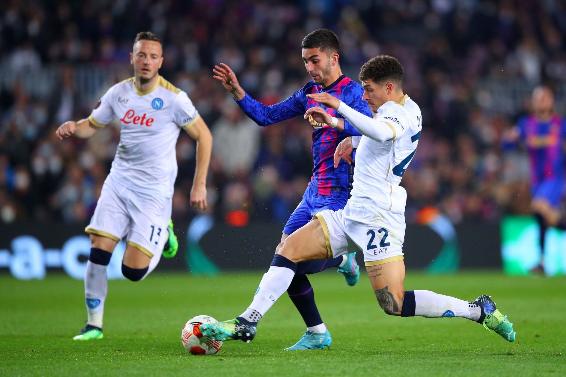 FC Barcelona v SSC Napoli: Knockout Round Play-Off Leg One - UEFA Europa League