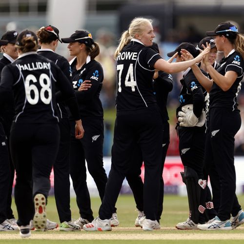 New Zealand lead South Africa 3-0 in the women's ODI cricket World Cup.