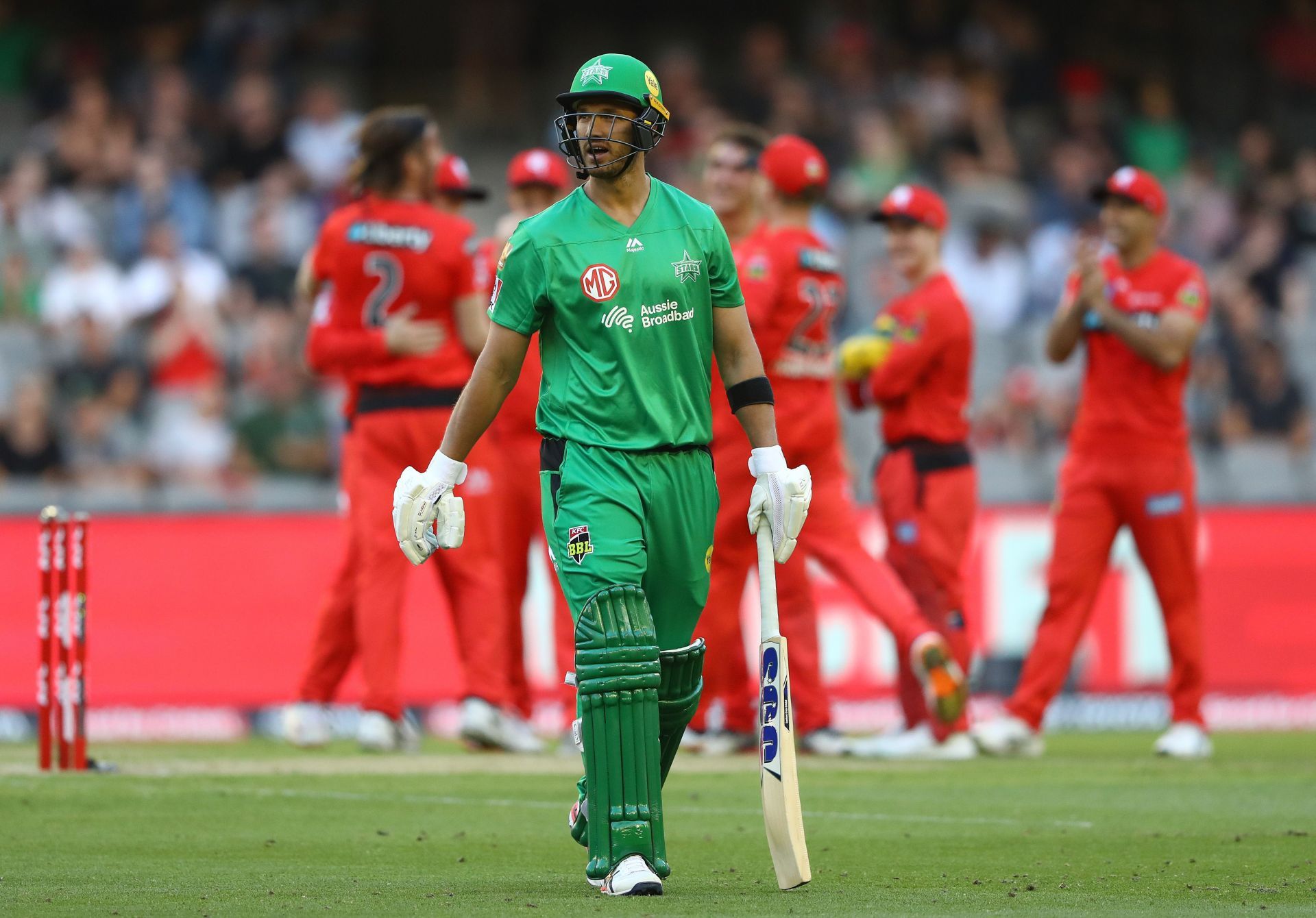 Nathan Coulter-Nile in action during the BBL - Renegades v Stars