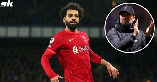 Liverpool boss Jurgen Klopp speaks to Mohamed Salah after he lost the AFCON final.