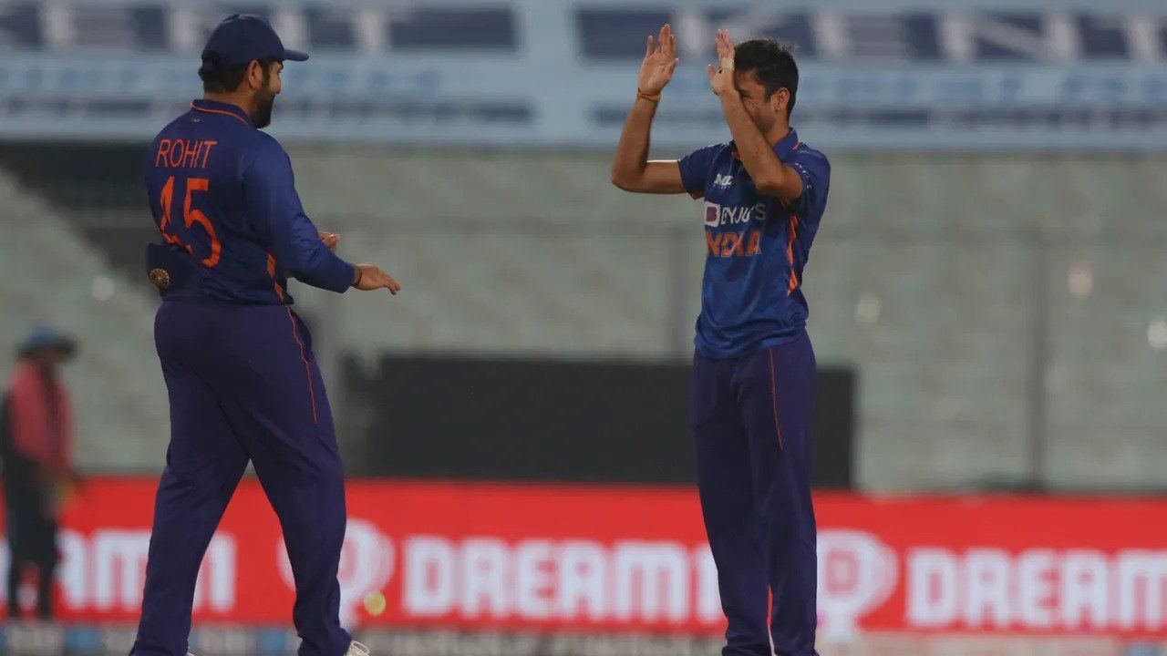 Rohit Sharma congratulates Ravi Bishnoi on his maiden international wicket (Credit: BCCI).