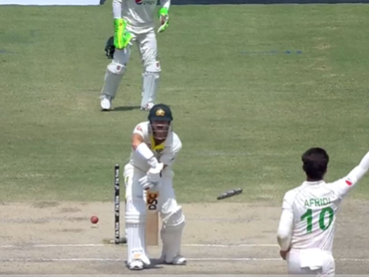 Shaheen Afridi sends David Warner&#039;s off-stump cartwheeling.