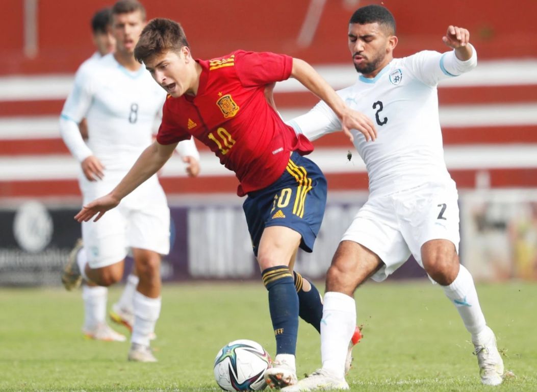 Pablo Torre in action for Spain U19