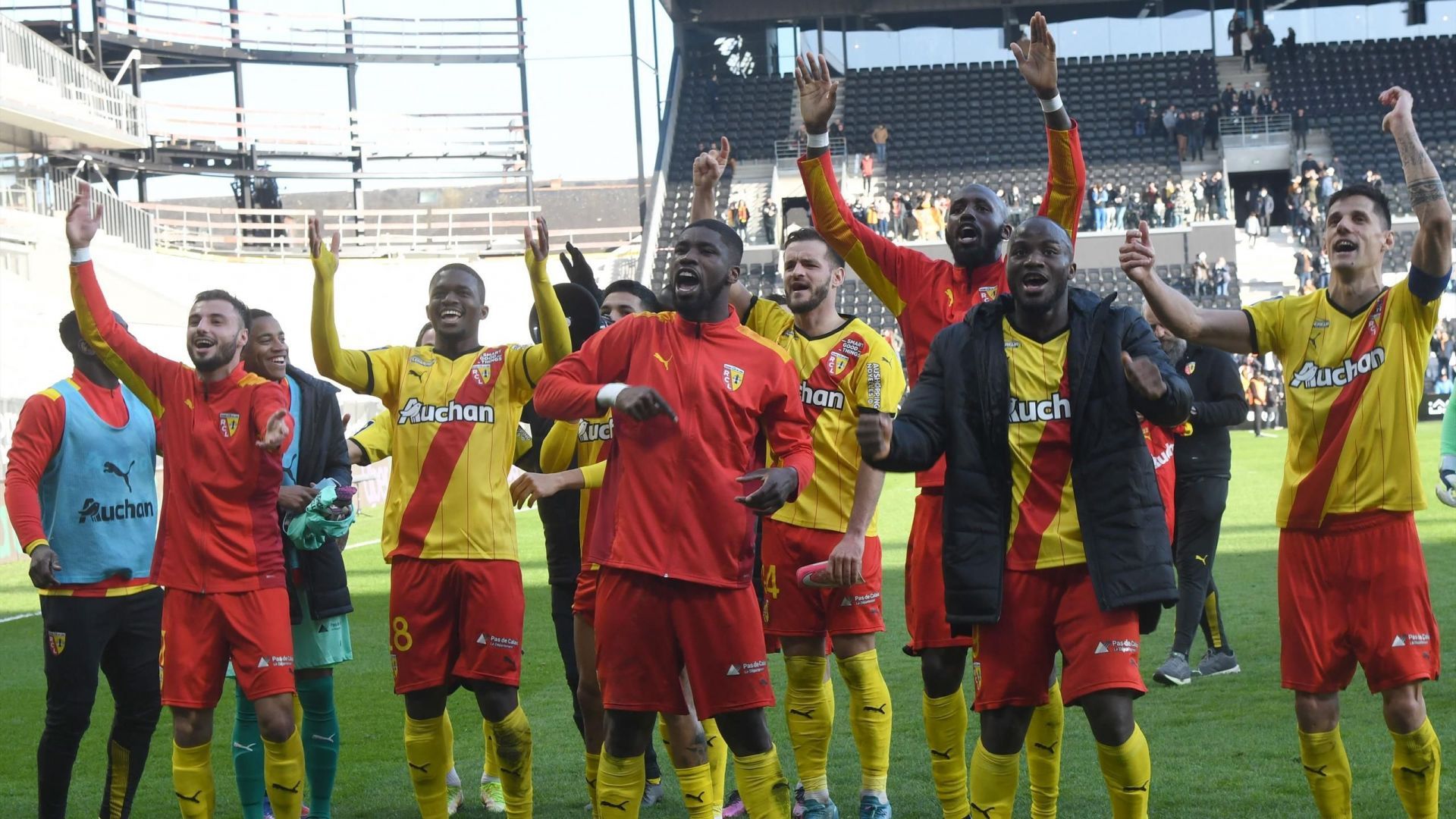 Lens will be hopeful of securing a win over struggling Metz this weekend