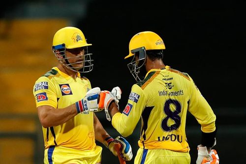 MS Dhoni (left) and Ravindra Jadeja during the CSK vs KKR IPL 2022 clash. Pic: IPLT20.COM