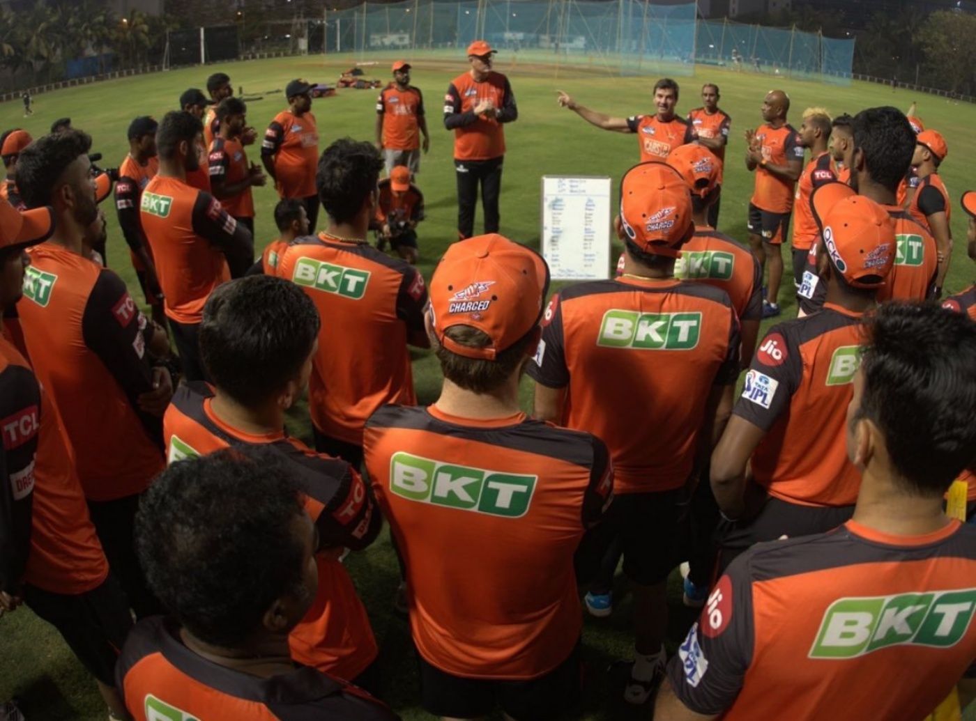 Sunrisers Hyderabad players getting a pep tak. Pic: SRH/ Twitter