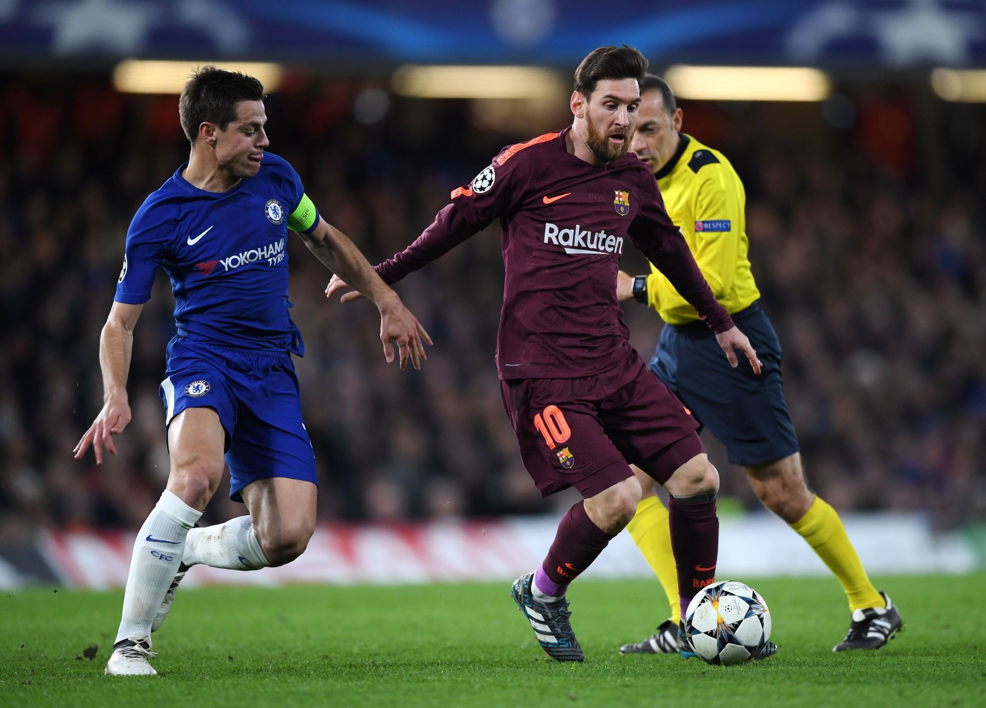 Chelsea&#039;s Cesar Azpilicueta tracks Lionel Messi.