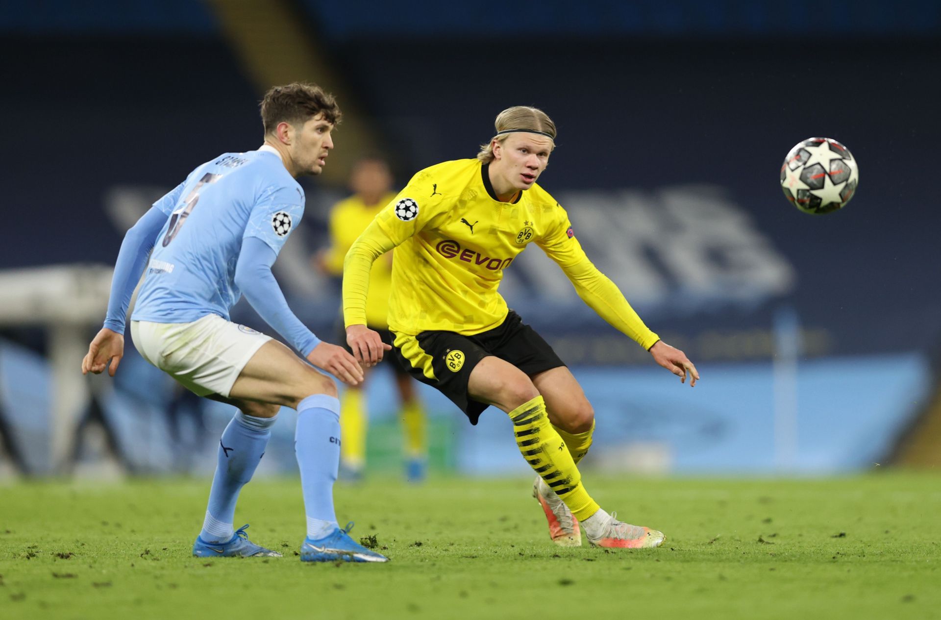 Erling Haaland (R) of Borussia Dortmund battles Manchester City's John Stones (L)