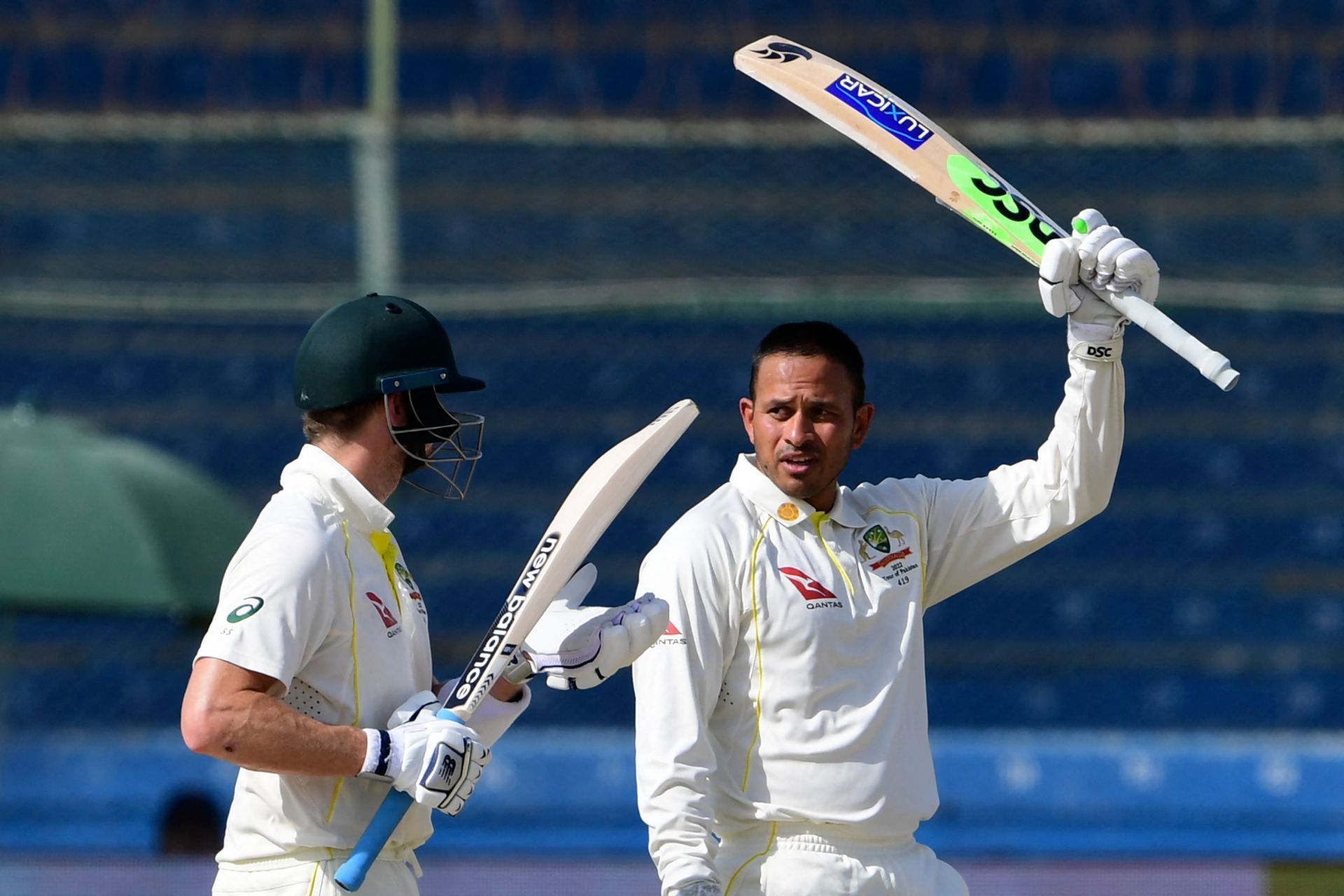 Steve Smith applauds Khawaja&#039;s milestone. (Credits: Twitter)