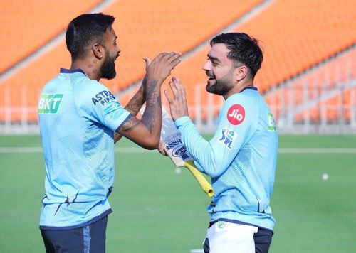 Hardik Pandya (L) & Rashid Khan (Credit: Twitter/Gujarat Titans)