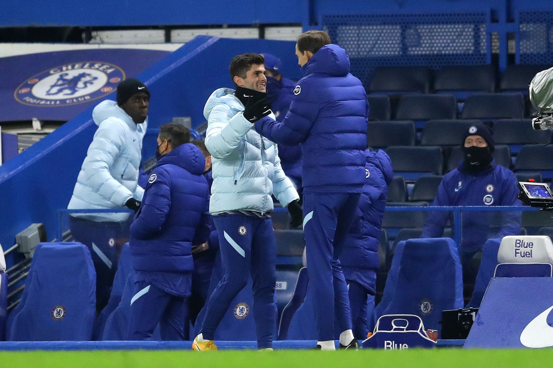 Christian Pulisic (L) interacts with Thomas Tuchel (R) during a match.