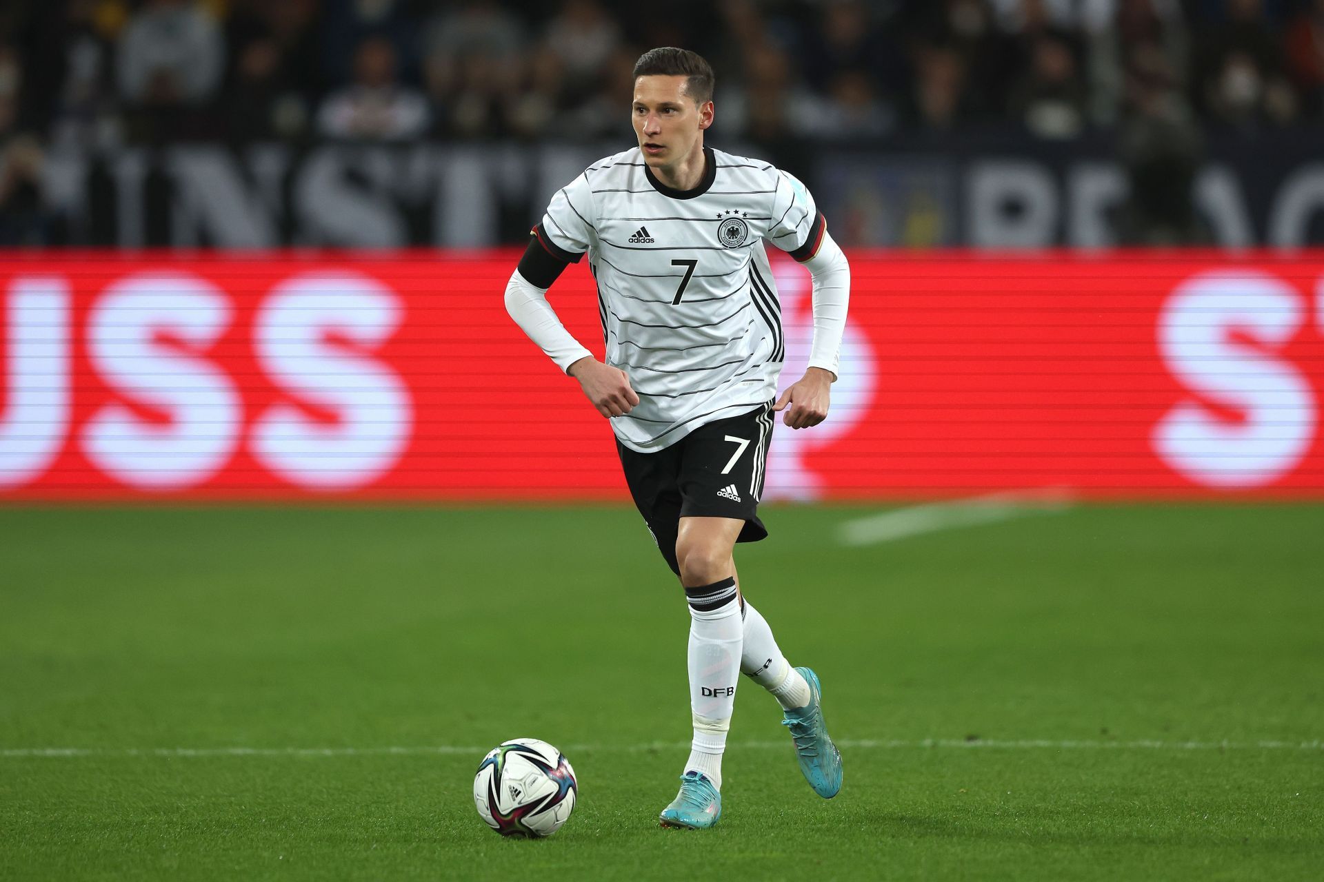 Julian Draxler wants to leave in search of regular football.