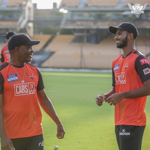 Washington Sundar (right) was roped in by SRH at the IPL 2022 mega auction (PC: SRH Twitter)