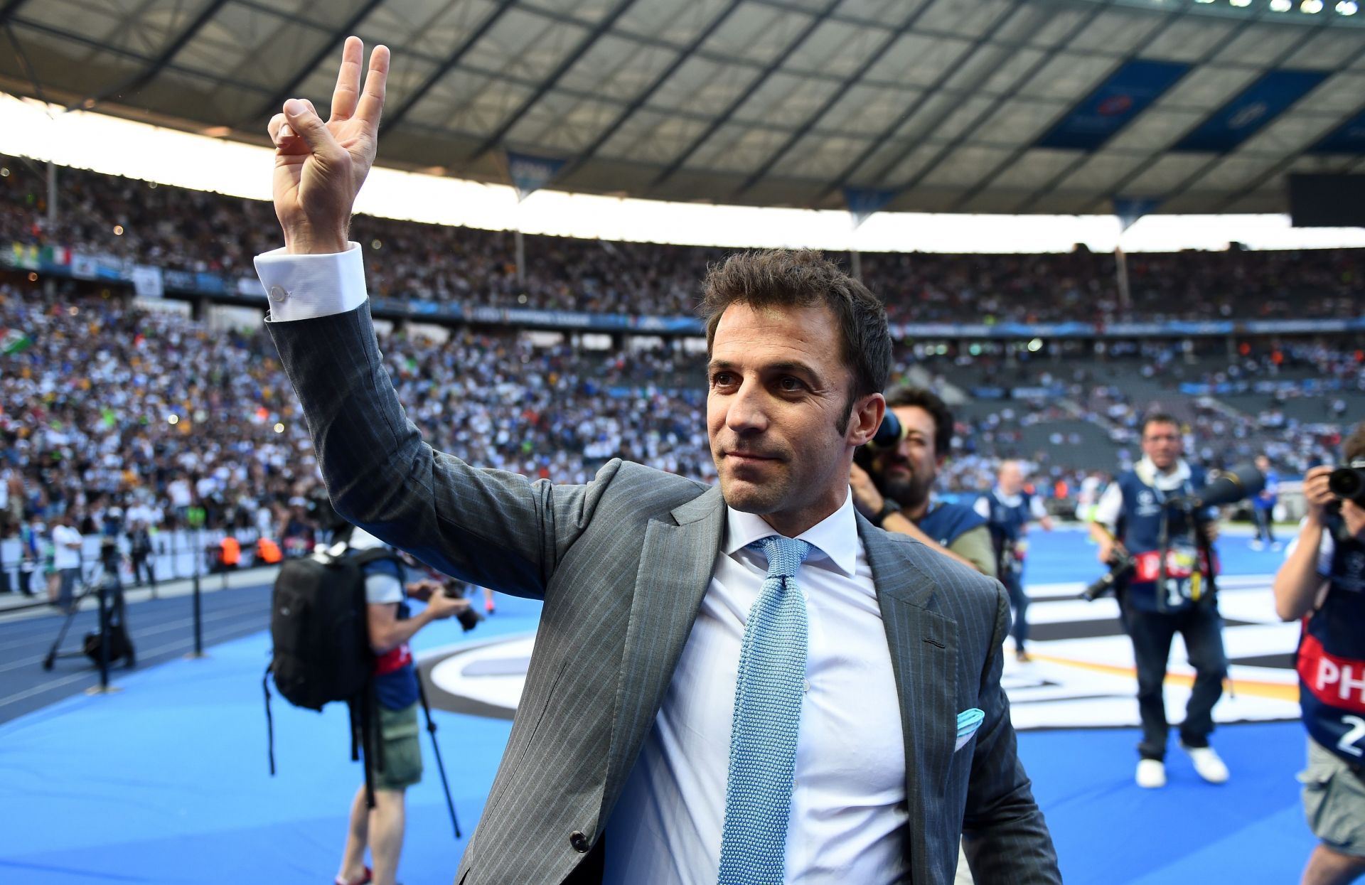 Del Piero waves to the crowd ahead of Barcelona vs Juventus.