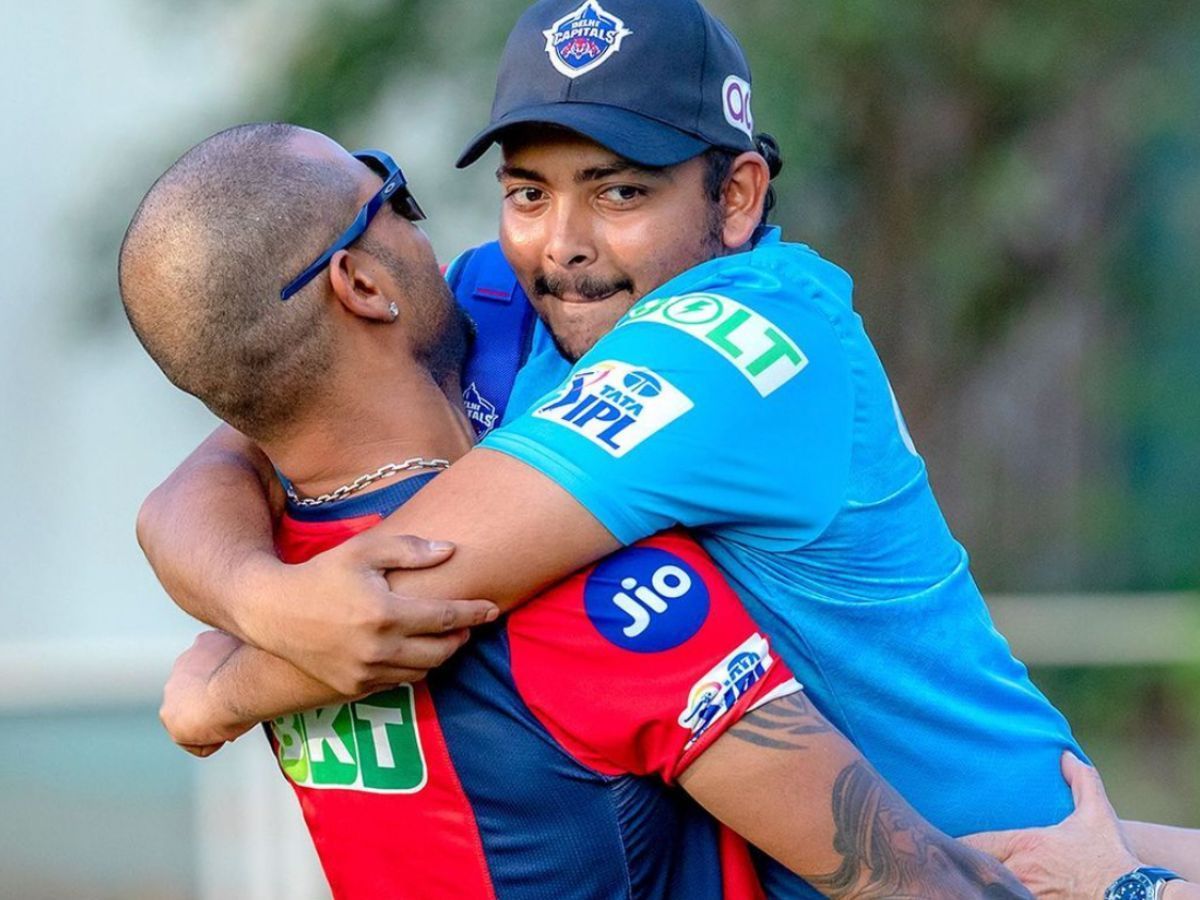 Prithvi Shaw and Shikhar Dhawan share a light moment (@delhicapitals/Instagram)