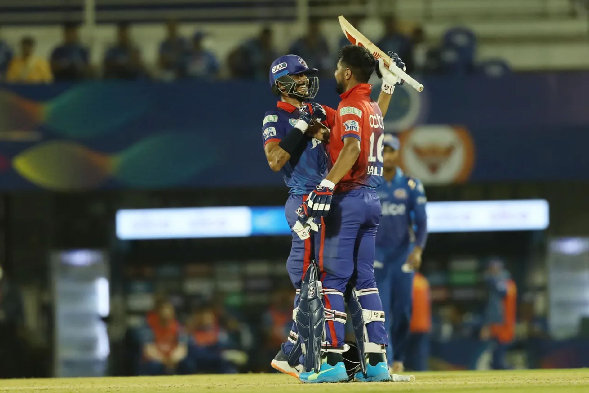 Axar Patel and Lalit Yadav celebrate Delhi&#039;s win over Mumbai. Pic: IPLT20.COM