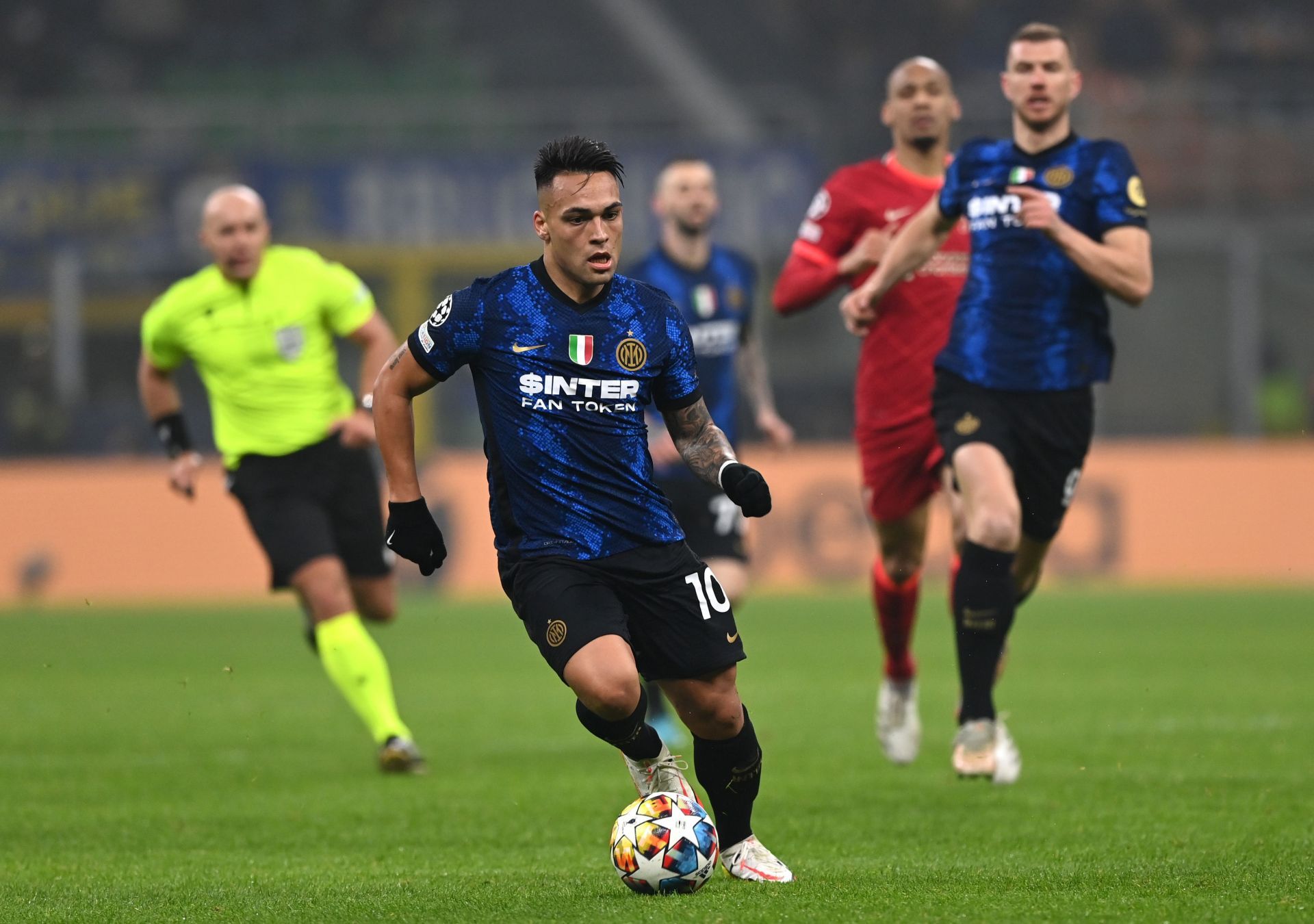 Lautaro Martinez (#10) in Champions League action for Inter Milan against Liverpool