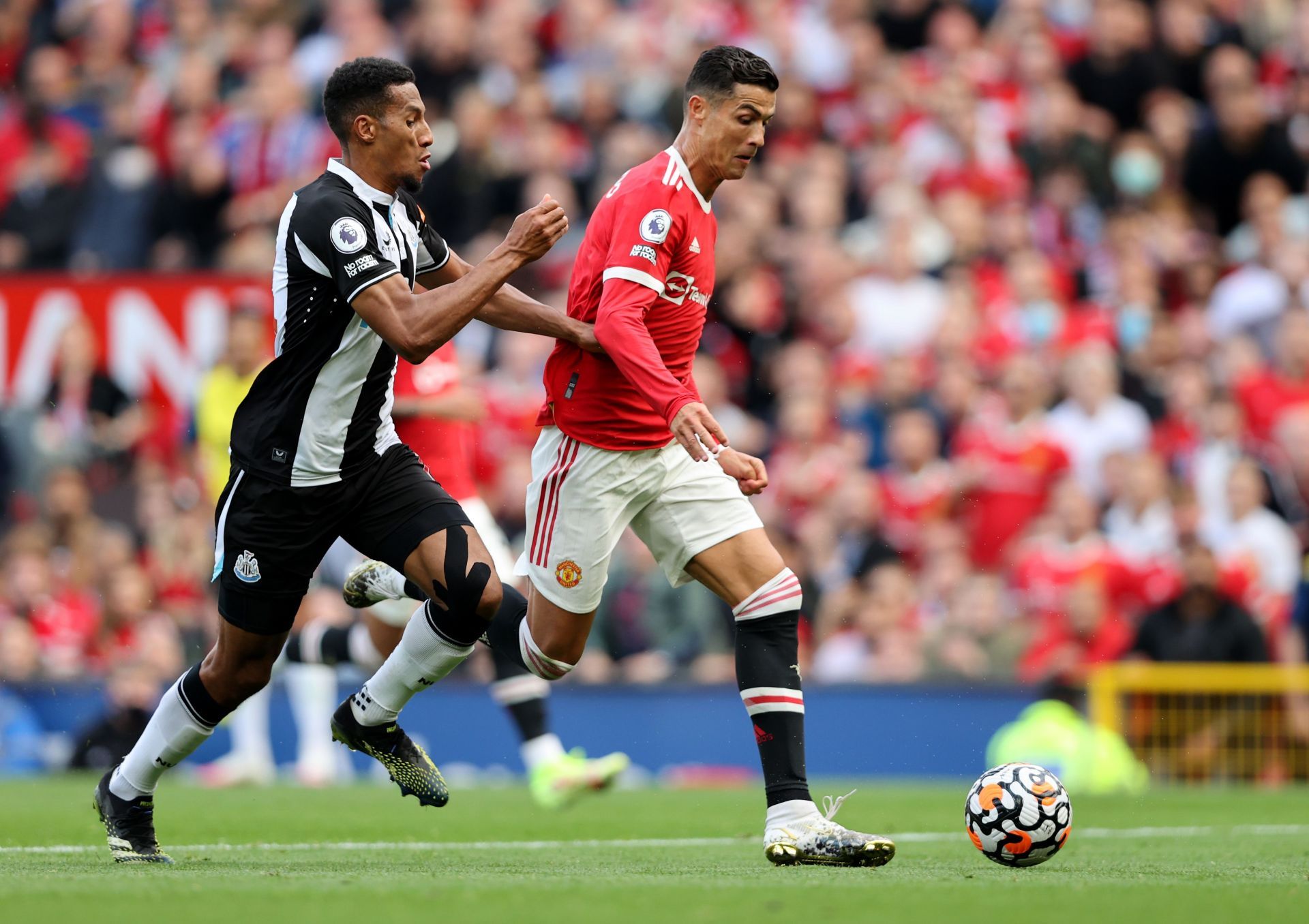 Manchester United v Newcastle United - Premier League