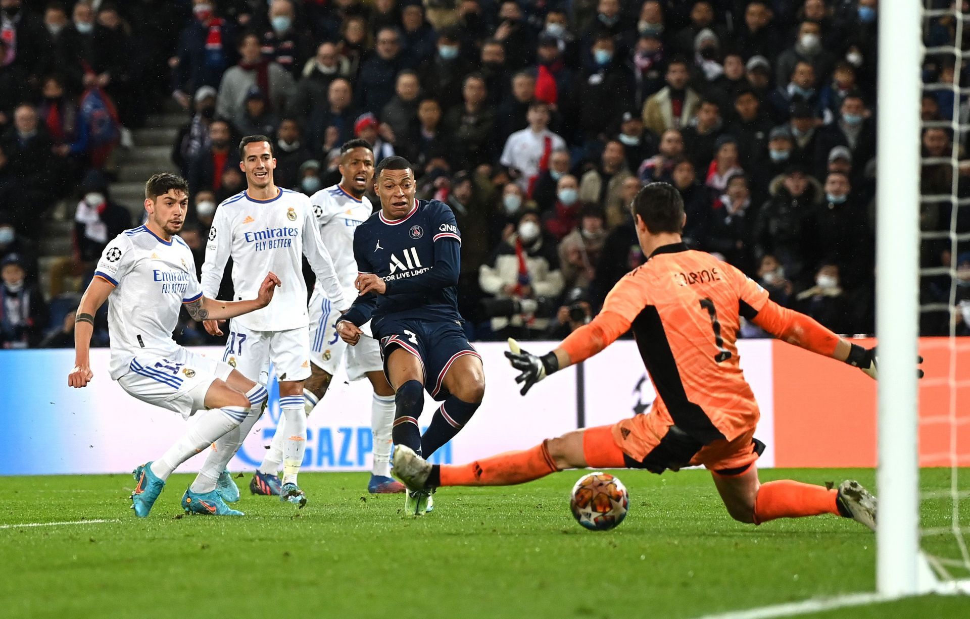 Paris Saint-Germain v Real Madrid: Round Of Sixteen Leg One - UEFA Champions League