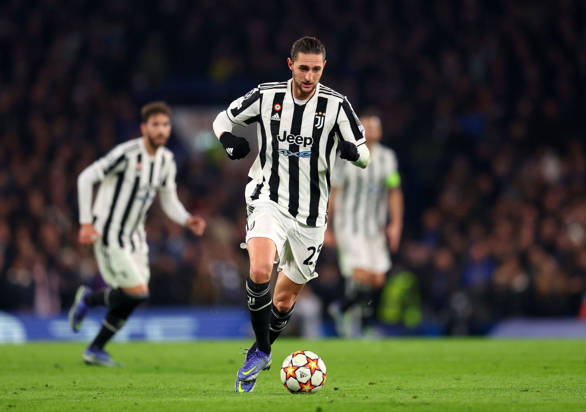 Adrien Rabiot carries the ball forward against Chelsea.