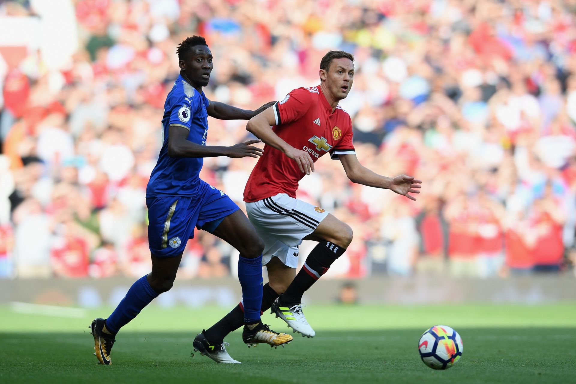 Wilfred Ndidi (L) of Leicester City grapples with Manchester United&#039;s Nemanja Matic.