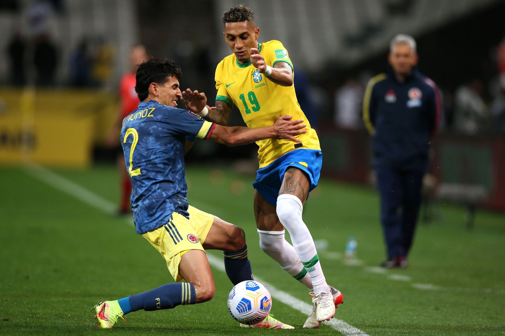 Daniel Munoz of Colombia (L) tries to stop Raphinha