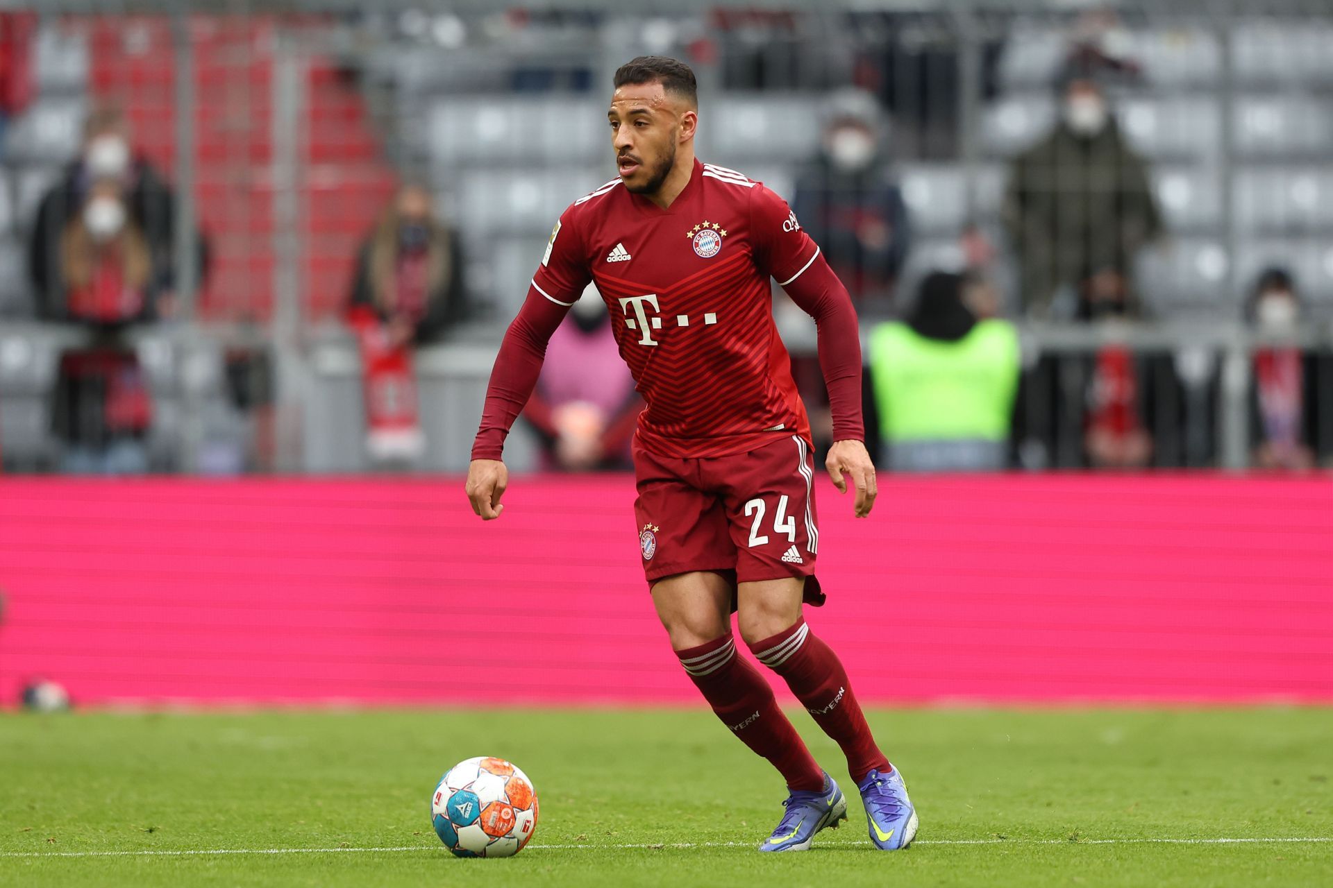 Corentin Tolisso brings the ball forward for Bayern Munich.