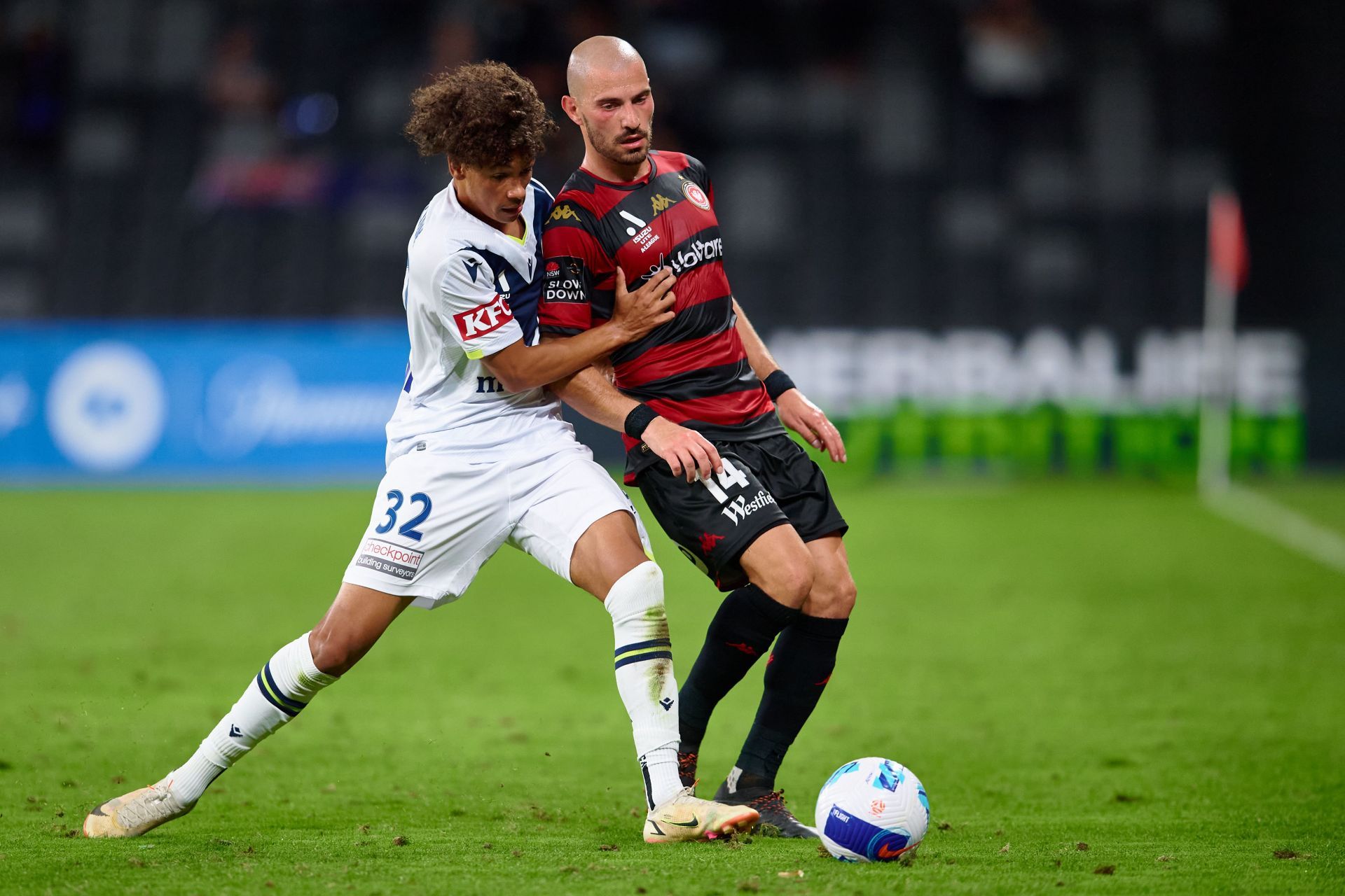 Melbourne Victory will play host to Western Sydney Wanderers on Sunday.