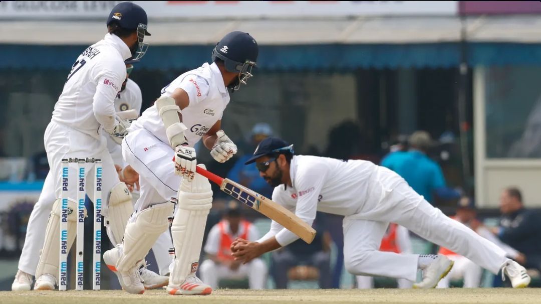 Lahiru Thirimanne's dismissal during the second innings of the first Ind vs SL Test [P.C: BCCI]